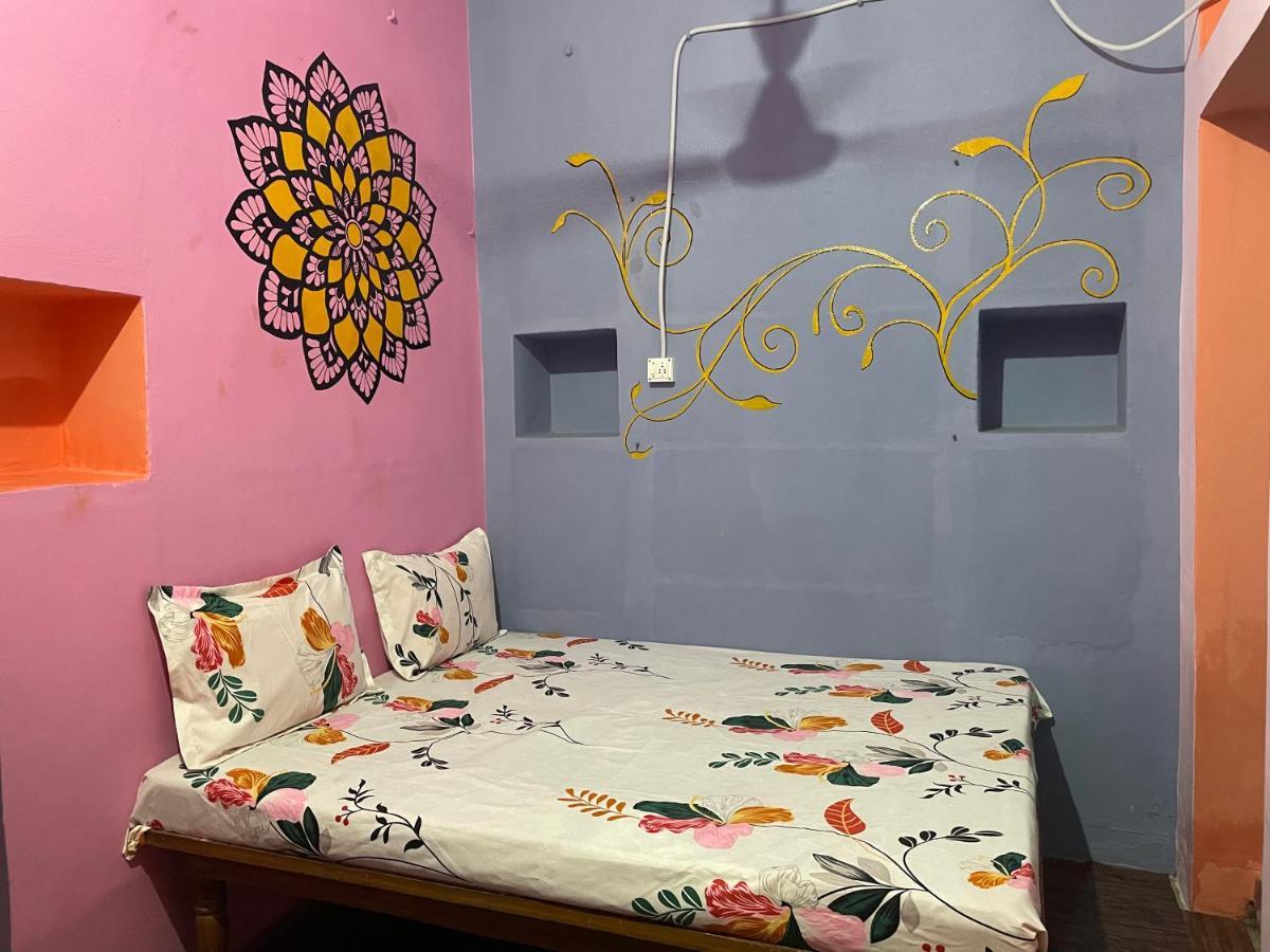 Indra Paying Guest House Varanasi Exterior photo