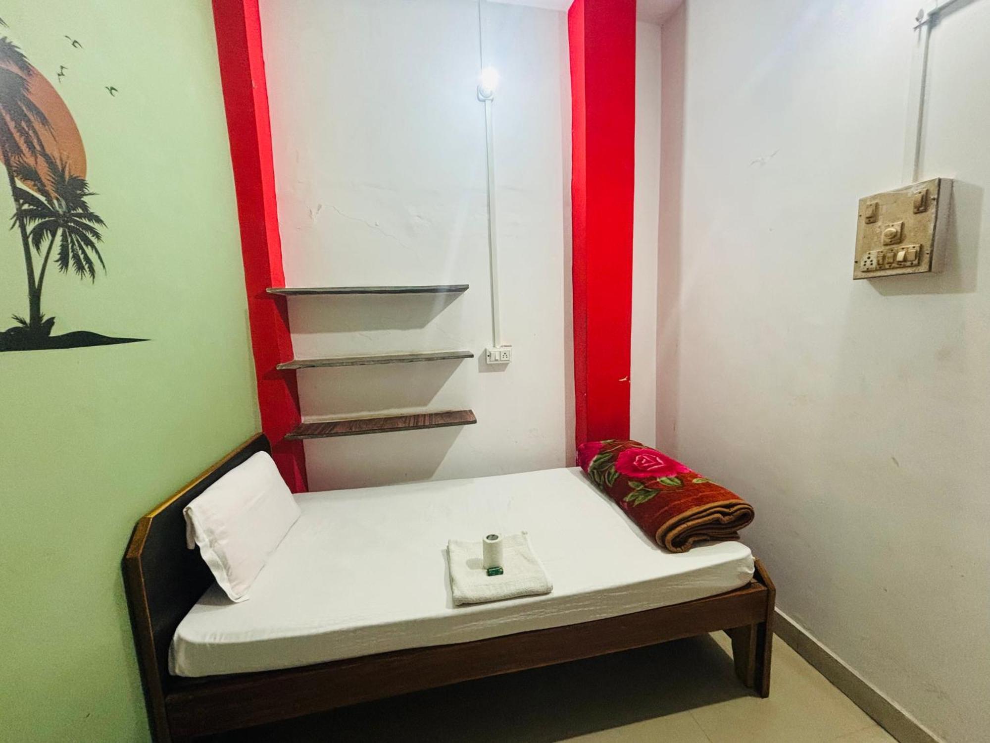 Indra Paying Guest House Varanasi Exterior photo